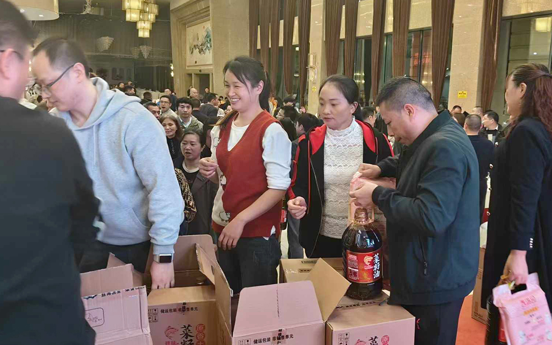 尊龙凯时人生就是搏老员工联谊活动