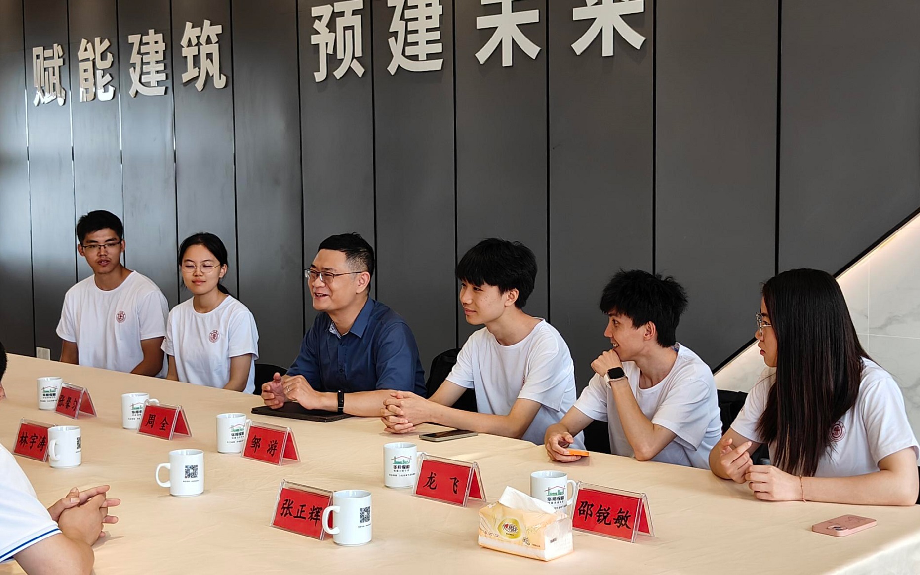 上海交通大学师生团队莅临尊龙凯时人生就是搏参观交流 上海交通大学师生团队莅临尊龙凯时人生就是搏参观交流