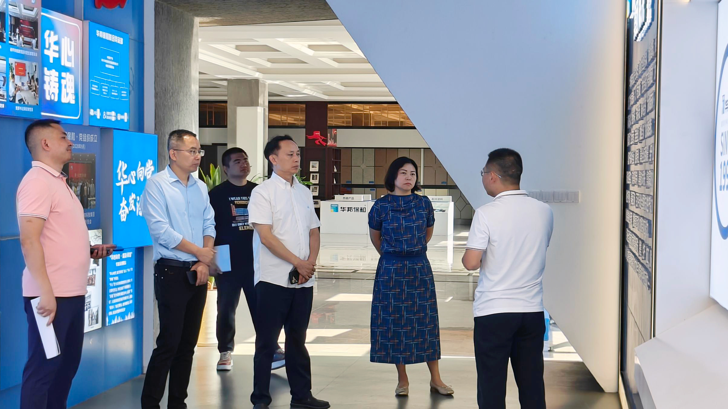 成都市房地产开发协会莅临尊龙凯时人生就是搏考察交流 成都市房地产开发协会莅临尊龙凯时人生就是搏考察交流