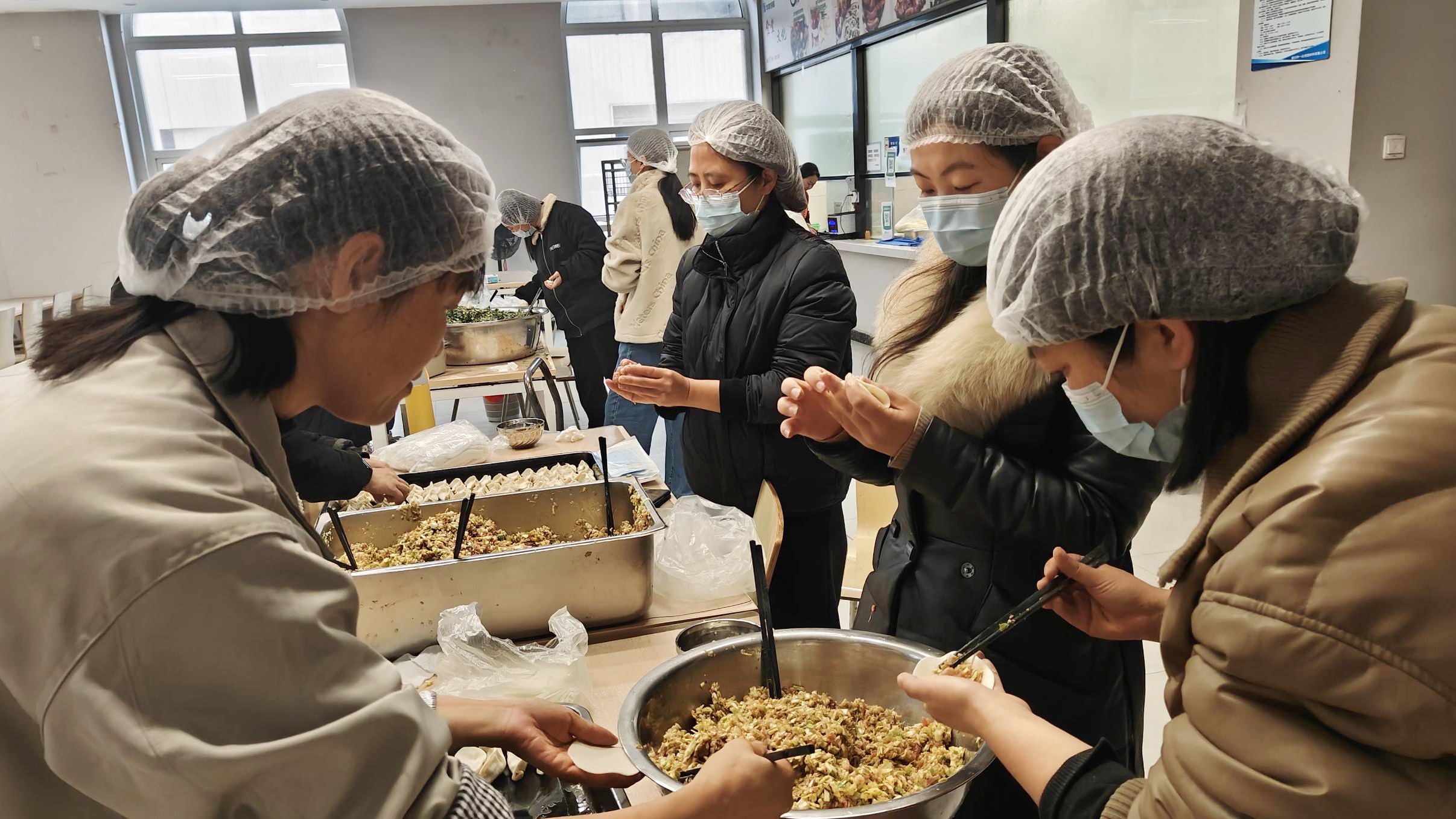 尊龙凯时人生就是搏冬至送温暖活动 尊龙凯时人生就是搏冬至送温暖活动