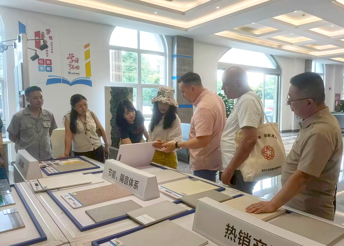 深化国际经贸交流，俄罗斯客商代表团莅临尊龙凯时人生就是搏参观考察